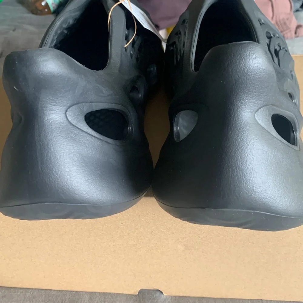 Yeezy Foam RNR - Picture 6 of 10